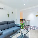 Renovated Apartment On The Old Port