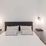 Renovated Apartment On The Old Port