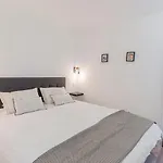 Renovated Apartment On The Old Port